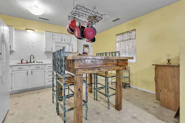 430 Calle Don Santiago NE, Los Lunas, NM 87031