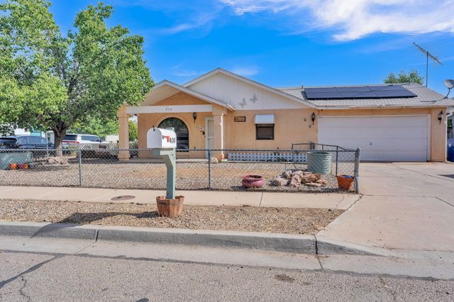 430 Calle Don Santiago NE, Los Lunas, NM 87031
