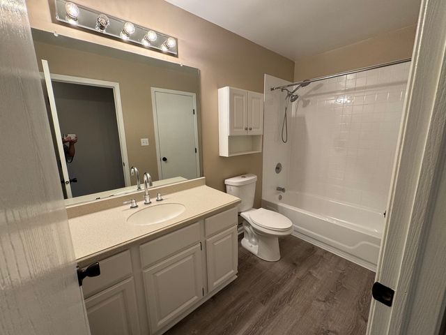 11411 Douglas Avenue C, Huntley, IL 60142