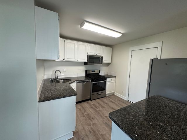 11411 Douglas Avenue C, Huntley, IL 60142