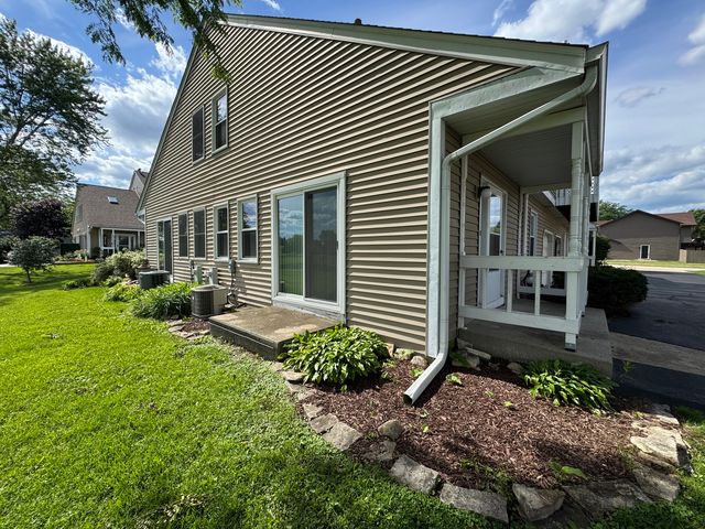 11411 Douglas Avenue C, Huntley, IL 60142