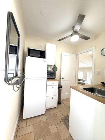 1625 SW 101st Ave Eff, Miami, FL 33165