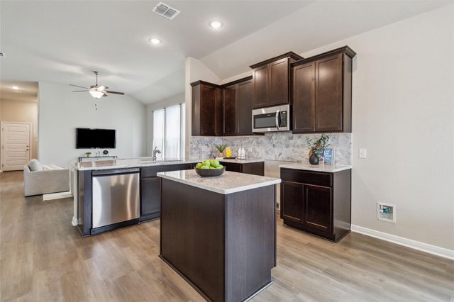 8015 Jim Bowie Court, Beasley, TX 77417
