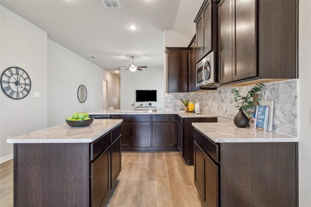 8015 Jim Bowie Court, Beasley, TX 77417