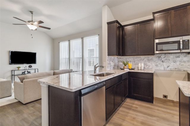 8015 Jim Bowie Court, Beasley, TX 77417