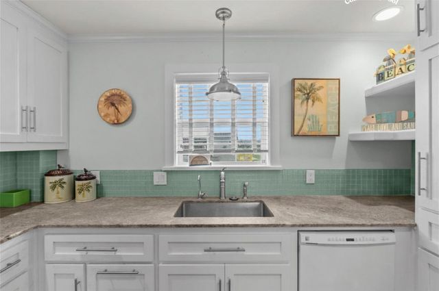 930 West Lane, Crystal Beach, TX 77650