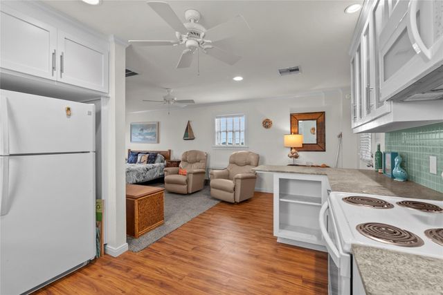 930 West Lane, Crystal Beach, TX 77650
