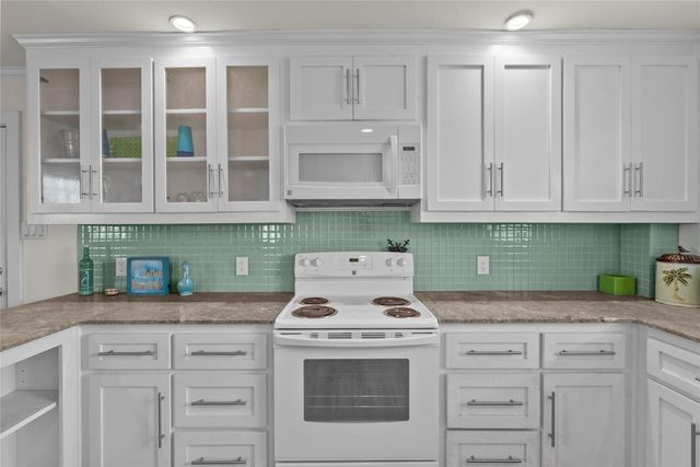 930 West Lane, Crystal Beach, TX 77650