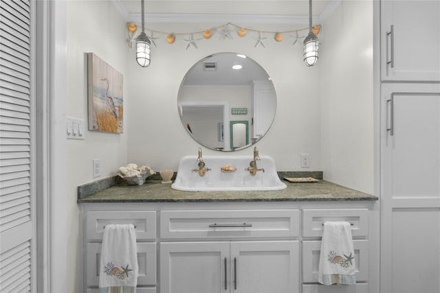 930 West Lane, Crystal Beach, TX 77650