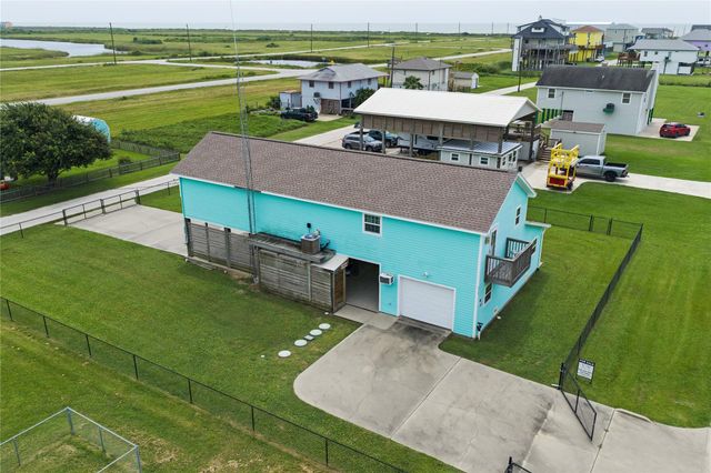 930 West Lane, Crystal Beach, TX 77650