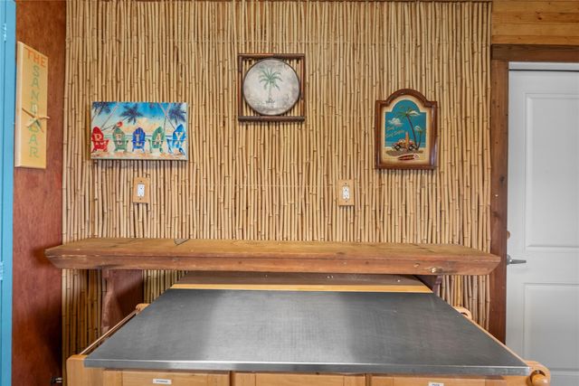 930 West Lane, Crystal Beach, TX 77650