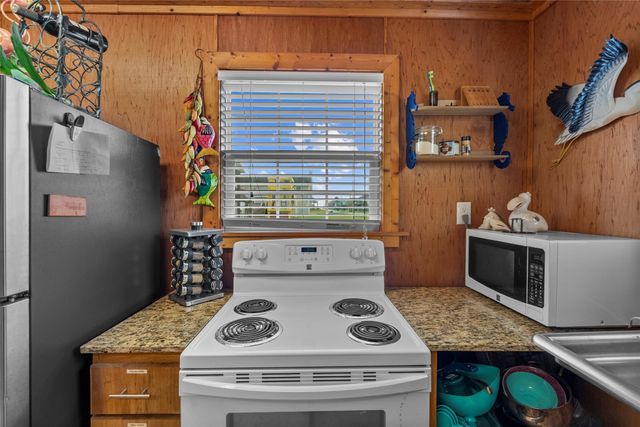 930 West Lane, Crystal Beach, TX 77650