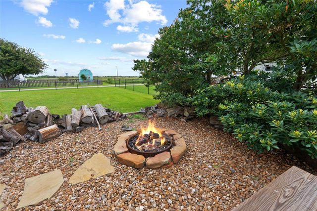 930 West Lane, Crystal Beach, TX 77650