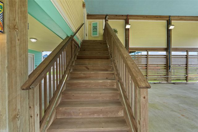 930 West Lane, Crystal Beach, TX 77650