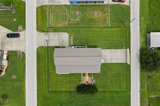 930 West Lane, Crystal Beach, TX 77650
