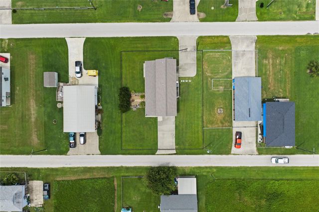 930 West Lane, Crystal Beach, TX 77650