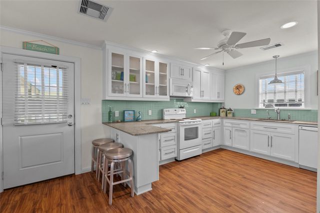 930 West Lane, Crystal Beach, TX 77650