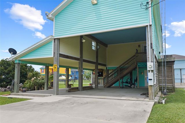 930 West Lane, Crystal Beach, TX 77650