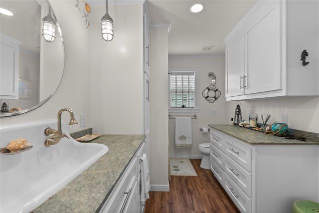 930 West Lane, Crystal Beach, TX 77650