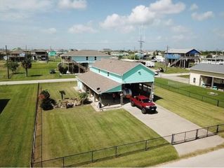 930 West Lane, Crystal Beach, TX 77650