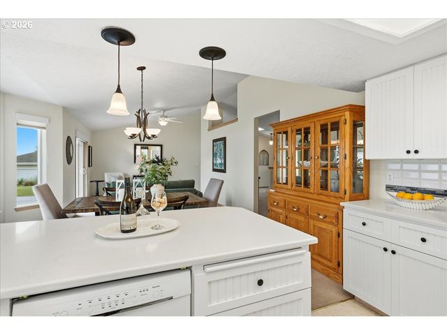 610 Sw 7TH St, Sublimity, OR 97385