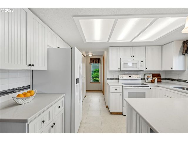 610 Sw 7TH St, Sublimity, OR 97385