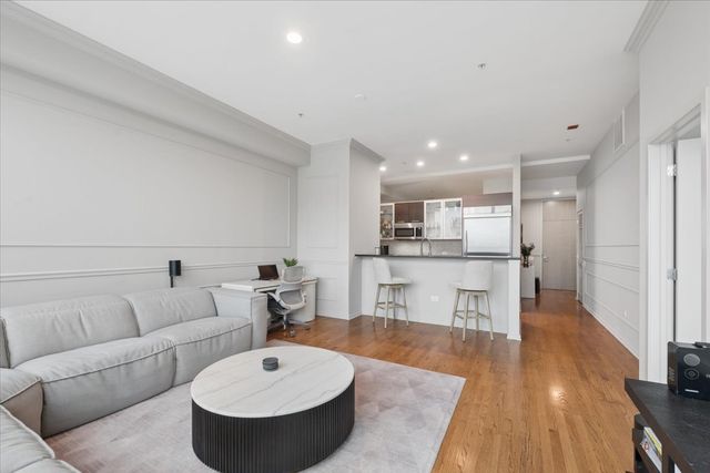 500 W Superior Street 1307, Chicago, IL 60654