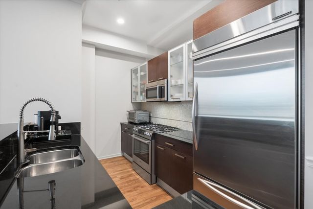 500 W Superior Street 1307, Chicago, IL 60654