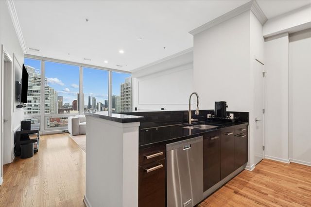 500 W Superior Street 1307, Chicago, IL 60654