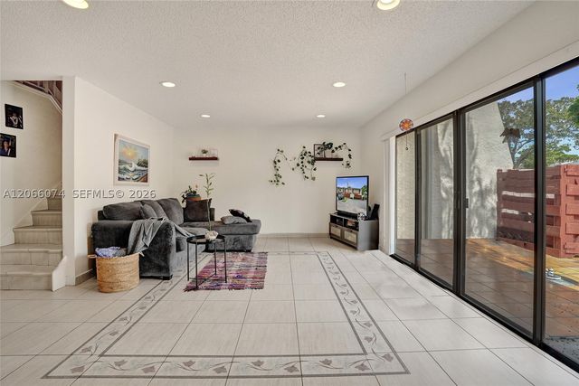 3003 Lakewood Ln, Hollywood, FL 33021