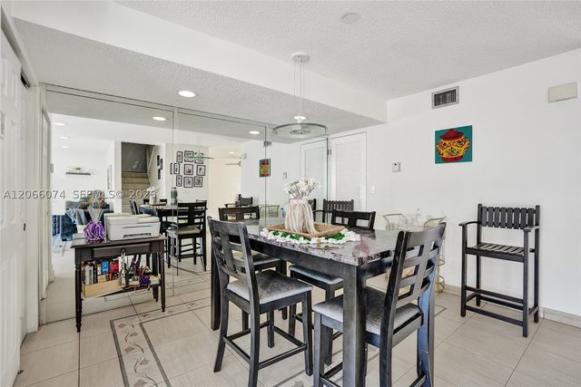 3003 Lakewood Ln, Hollywood, FL 33021