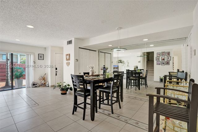 3003 Lakewood Ln, Hollywood, FL 33021