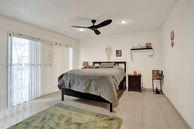 3003 Lakewood Ln, Hollywood, FL 33021