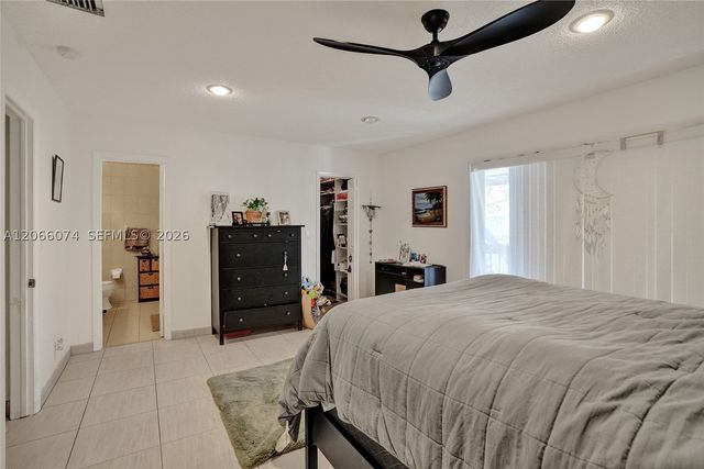3003 Lakewood Ln, Hollywood, FL 33021