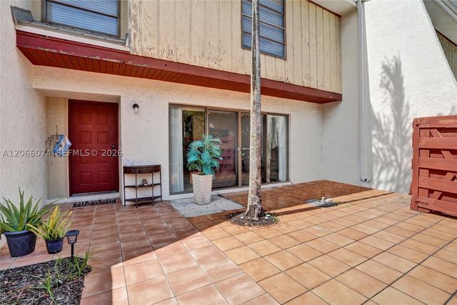 3003 Lakewood Ln, Hollywood, FL 33021