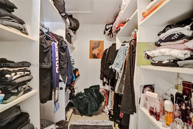 3003 Lakewood Ln, Hollywood, FL 33021