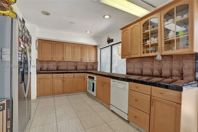 3003 Lakewood Ln, Hollywood, FL 33021