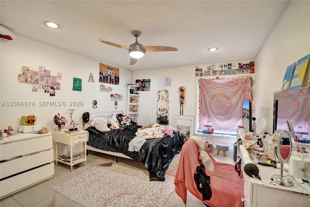 3003 Lakewood Ln, Hollywood, FL 33021