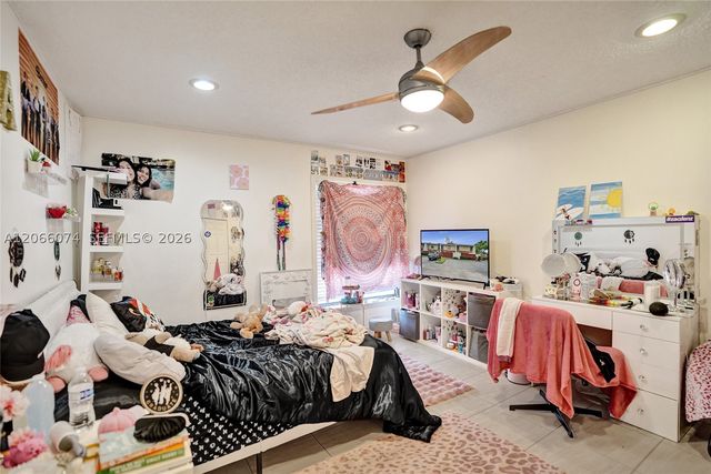 3003 Lakewood Ln, Hollywood, FL 33021