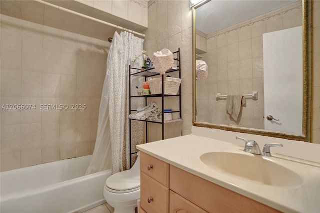 3003 Lakewood Ln, Hollywood, FL 33021