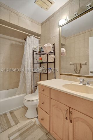 3003 Lakewood Ln, Hollywood, FL 33021