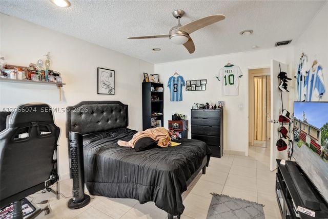 3003 Lakewood Ln, Hollywood, FL 33021