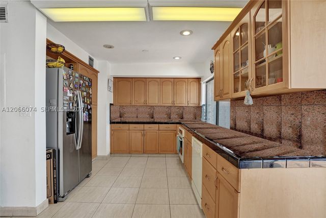 3003 Lakewood Ln, Hollywood, FL 33021