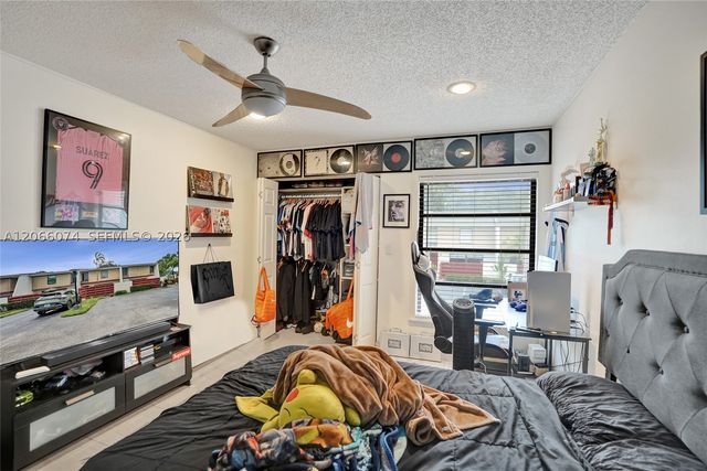 3003 Lakewood Ln, Hollywood, FL 33021