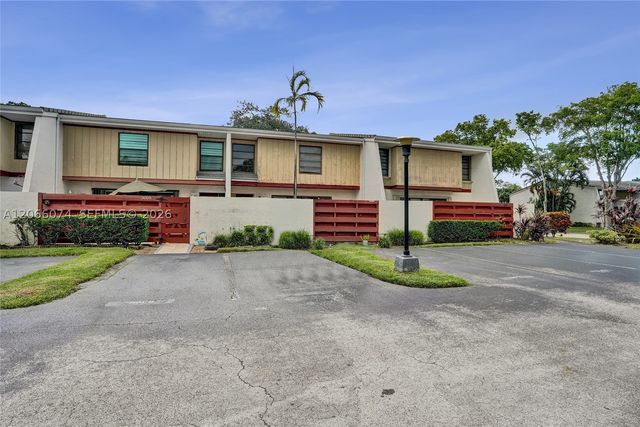 3003 Lakewood Ln, Hollywood, FL 33021