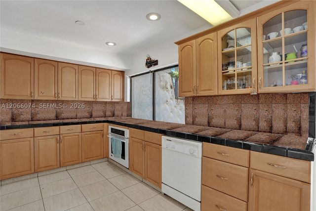 3003 Lakewood Ln, Hollywood, FL 33021