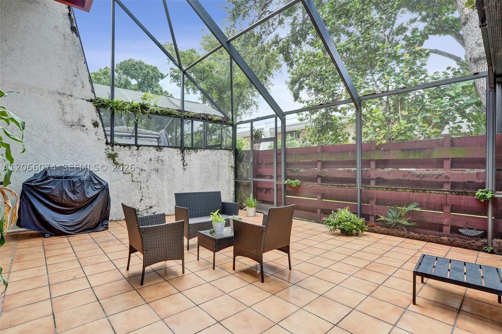 3003 Lakewood Ln, Hollywood, FL 33021