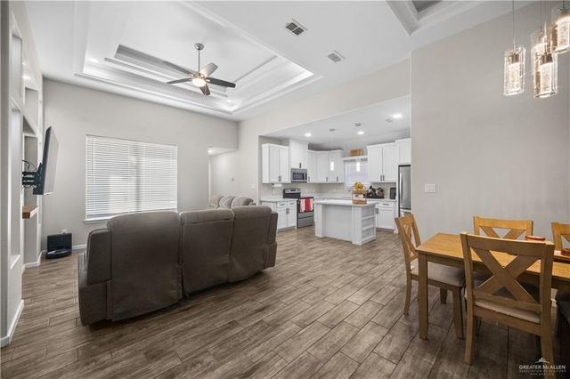 10737 N Sugar Bear N Drive, Edinburg, TX 78541