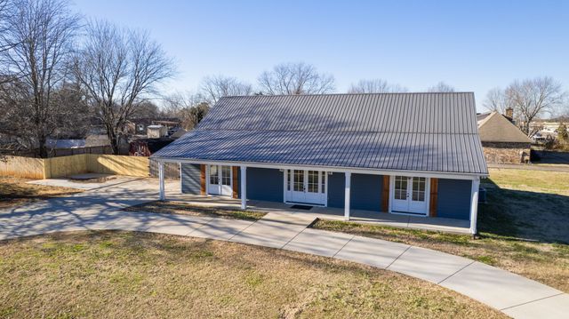 689 Doe Dr, Murfreesboro, TN 37129