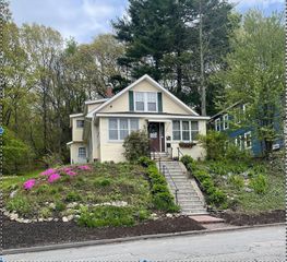 27 Malvern Rd, Worcester, MA 01610